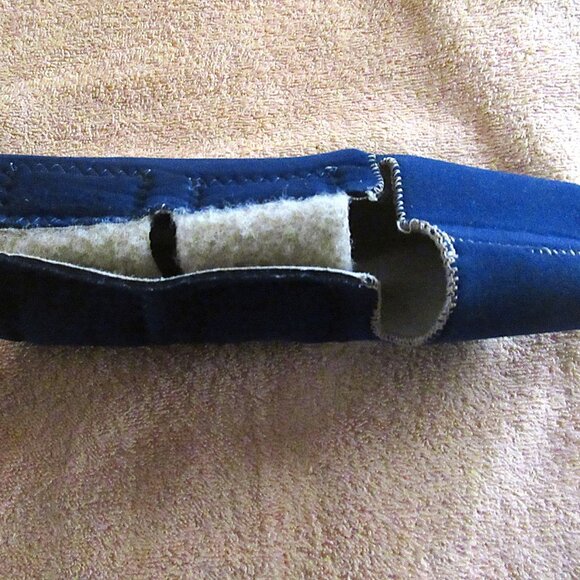 AOA orthopedic wrist/arm brace with hook/loop closures Size small - Picture 2 of 2